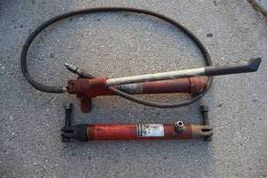 lot 98 image: Blackhawk Porta-Power Portable Hydraulic Hand Pump