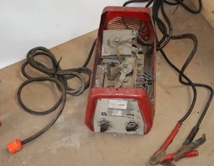 lot 113 image: Marquette Power King Battery Charger Model 32-131 - 6 and 12 volt, AC 10 Amp, DC 80-50 Amps