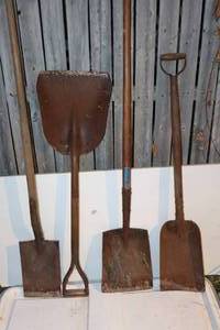 lot 140 image: Vintage Shovels