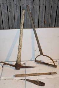 lot 144 image: Vintage Outdoor Tools