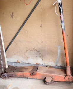 lot 967 image: Vintage Heavy-Duty Hein-Werner 2-Ton Floor Jack