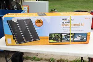 lot 4A image: 45 Watt Solar Panel Kit