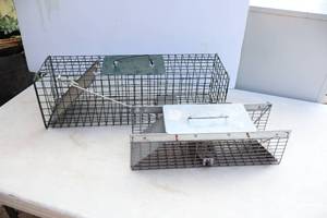 lot 987 image: Live Traps Medium 24 and Small 18