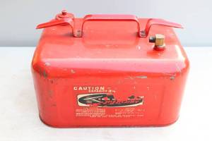 lot 996 image: Vintage Steel Outboard Gas Tank