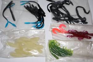 lot 138 image: Fishing Worms