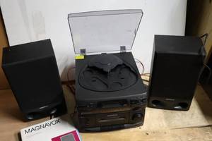 lot 154 image: Magnavox FW32 Mini HiFi System