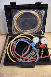 lot 166 image: Manifold Gauge Set wCase