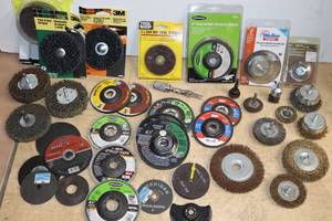 lot 175 image: Large Lot Of Disks