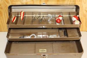 lot 213 image: Vintage Union Fishing Tackle Box With Tackle