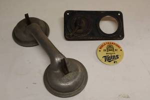 lot 217 image: 1919-1925 Ford Model T Dash Plate With Switch and Key, CRL 550 5 Heavy-Duty Cross-Handle Double Vacuum Cup