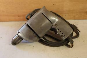 lot 302 image: Garage Shop Electric Hand Tools38 Craftsman Drill Driver 315.7753