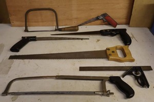 lot 327 image: Vintage Hand ToolsSnap-Cut Pruning Saw, Stanley Hacksaw 15-565 Made in Japan, Key-Hole Saw, International Association of Machinists Coping Saw Etc