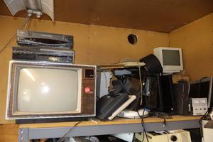 lot 350 image: Contents on Shelving Unit (2 Shelves)
