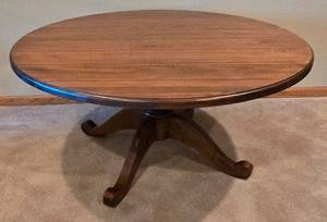 lot 28 image: Large Casual Round Coffee Table