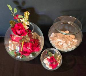 lot 33 image: Trio of Pretty Decorative Vases