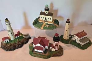 lot 40 image: The Danbury Mint Lighthouse Collection Decor