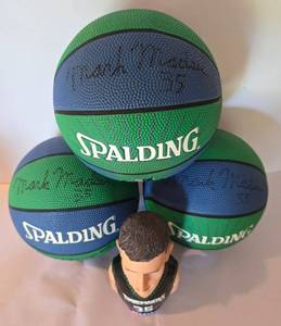 lot 88 image: Mark Madsen Memorabilia