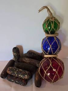 lot 92 image: Vintage Wooden Boat Net Floats & Nautical Decor