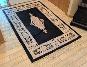 lot 15 image: Wool Pile Southwest Design Accent Rug