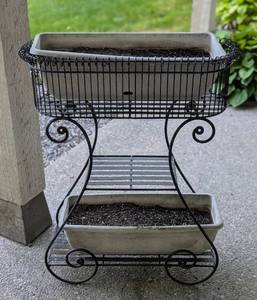 lot 11 image: Decorative Metal Plant Stand