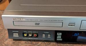 lot 21 image: Toshiba DVDVHS Player
