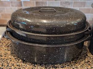 lot 57 image: Roasting Pan and Canning Stock Pot