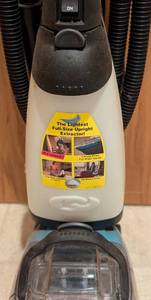 lot 67 image: Dirt Devil Featherlite Carpet Cleaner