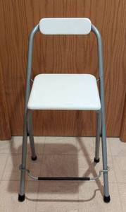 lot 68 image: Folding White Barstool