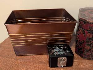 lot 100 image: Assorted Decorative Boxes