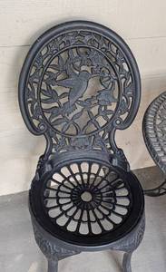 lot 25 image: Pretty Metal Patio Bistro Set