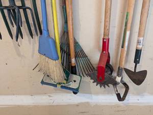 lot 114 image: Assorted Long Handled Tools