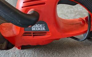 lot 119 image: Black and Decker 22 Electric Hedge Trimmer