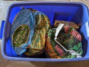 lot 124 image: Tote Full of Birdseed
