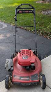 lot 122 image: Toro Recycler Lawnmower