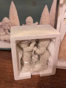 lot 106 image: Assorted Snowbabies Figurines