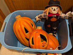 lot 108 image: Fall and Halloween Pumpkins and Wreaths