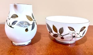 lot 23 image: Wedgewood Beaconsfield Sugar & Creamer