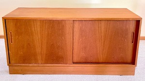lot 5 image: Gorgeous Mid-Century Modern Teak Sideboard  Mid Century Modern Credenza