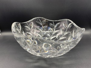 lot 2 image: TIFFANY & CO. Lead Crystal Scalloped Bowl