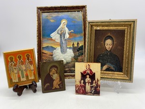 lot 58 image: Collection of Vintage Religious Art