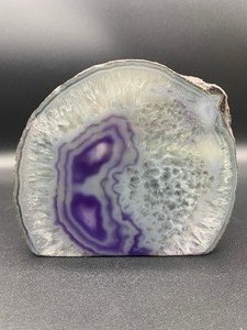 lot 133 image: Natural Agate Geode Decor Purple Tea Light Candle Holder