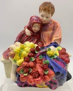 lot 113 image: Vintage ROYAL DOULTON The Flower Sellers Figurine