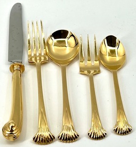 lot 205 image: TOWLE GOLD ARISTOCRAT Supreme 8 Piece Cutlery Set with Butter Knife and Original Boxes