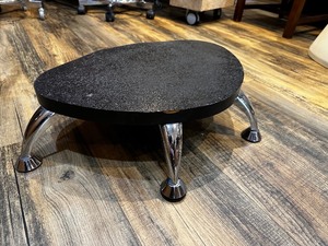 lot 205 image: Black Platform