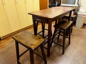 lot 80 image: Pub High Top Rectangular Table with Four Bar Stools in Brown Measuring 39-14 inches W by 19 inches D by 34 inches H