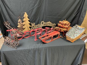 lot 154 image: Various Christmas Decorations as Seen in Photo