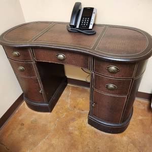 lot 92 image: Kidney Shaped Leather Desk with Five Drawers and Two Doors
