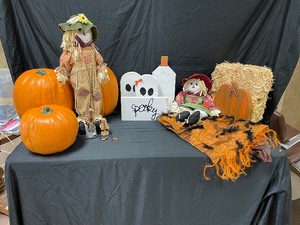 lot 150 image: Halloween Decorations as Seen in Photo