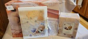 lot 441 image: Precious Moments Figurine Friends Right From The Start, Year 2000, Item# 25150C0021