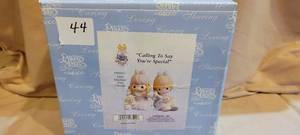 lot 444 image: Precious Moments Figurine Calling To Say Youre Special, Year 2001 MO, Item# PM0011